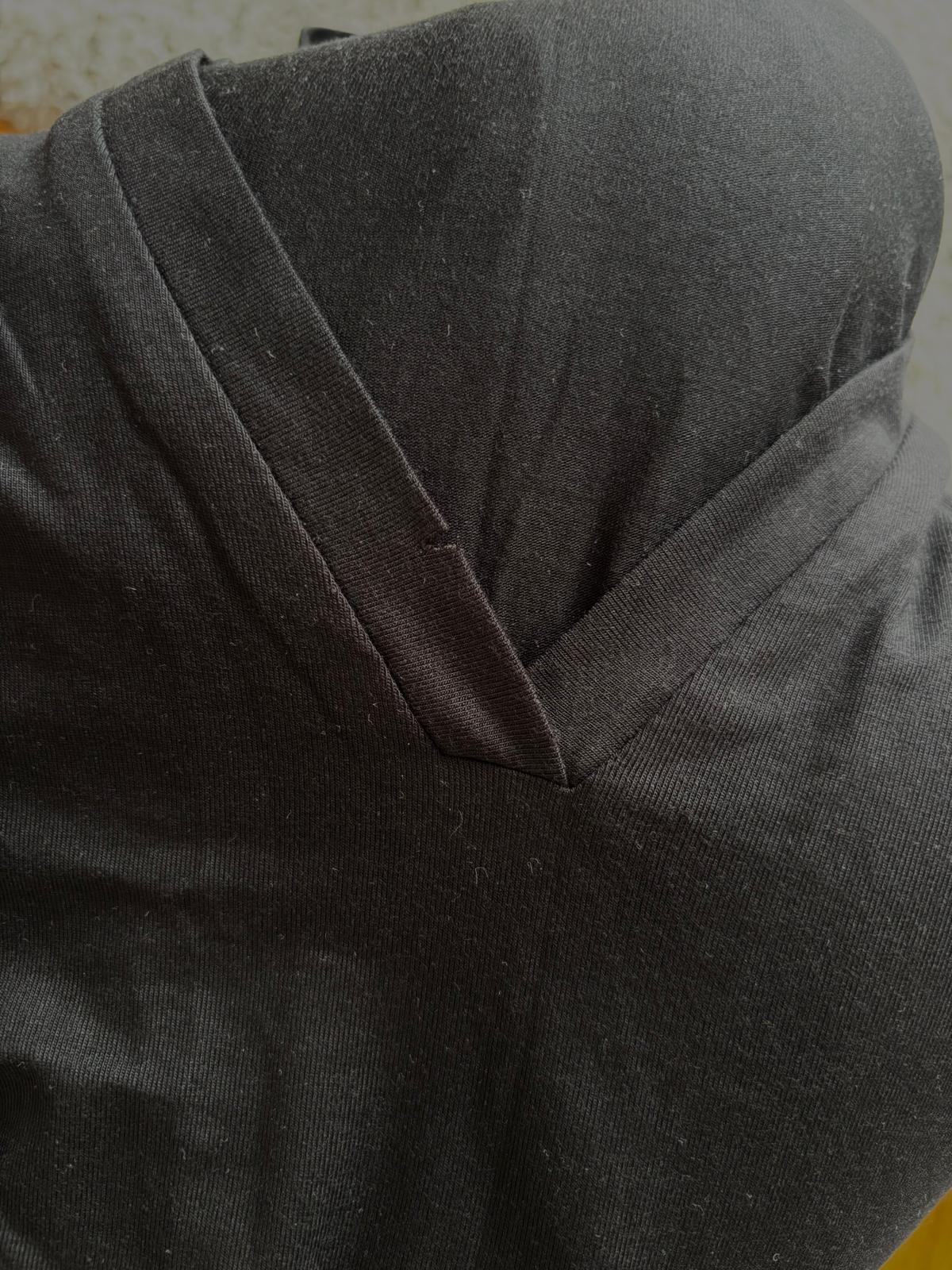 KRÓTKA HISTORIA czerń rozm. S (uszkodzenie dzianiny)