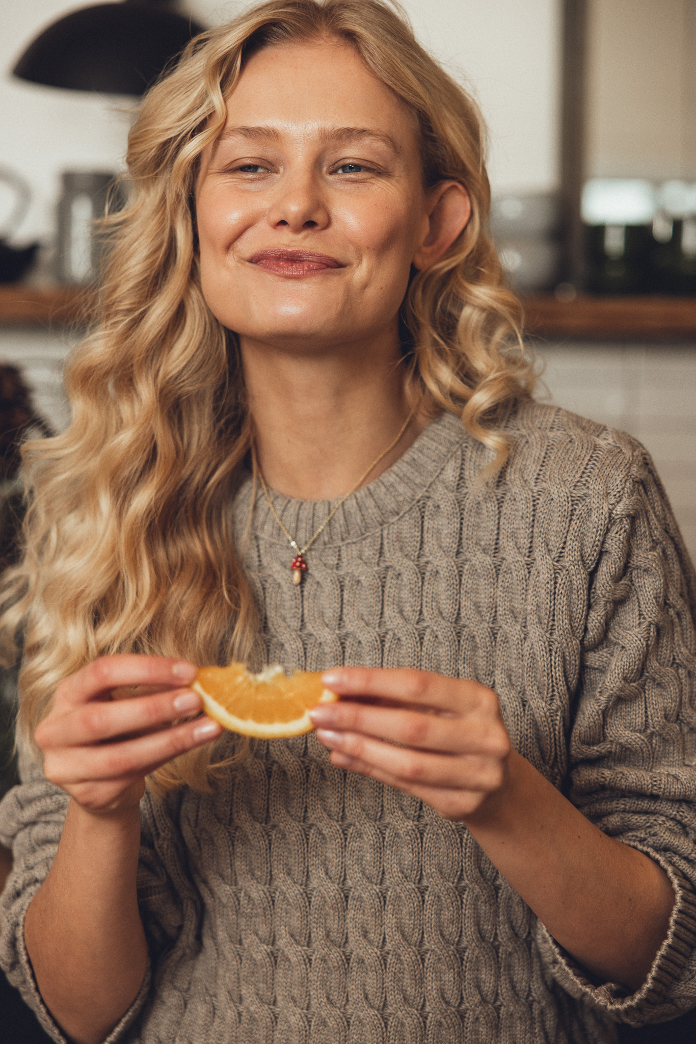 LOW KEY bawełniany sweter z kaszmirem lumonous grey