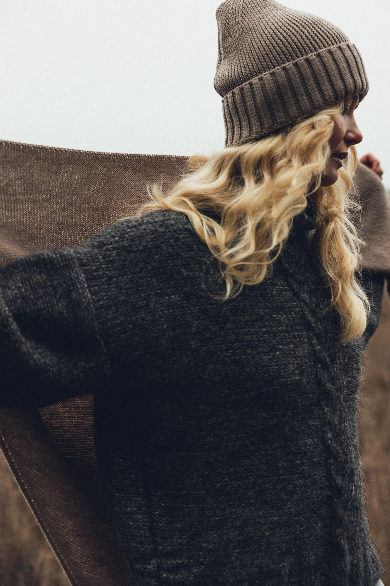 SOFT ATELIER golf z alpaki deep graphite