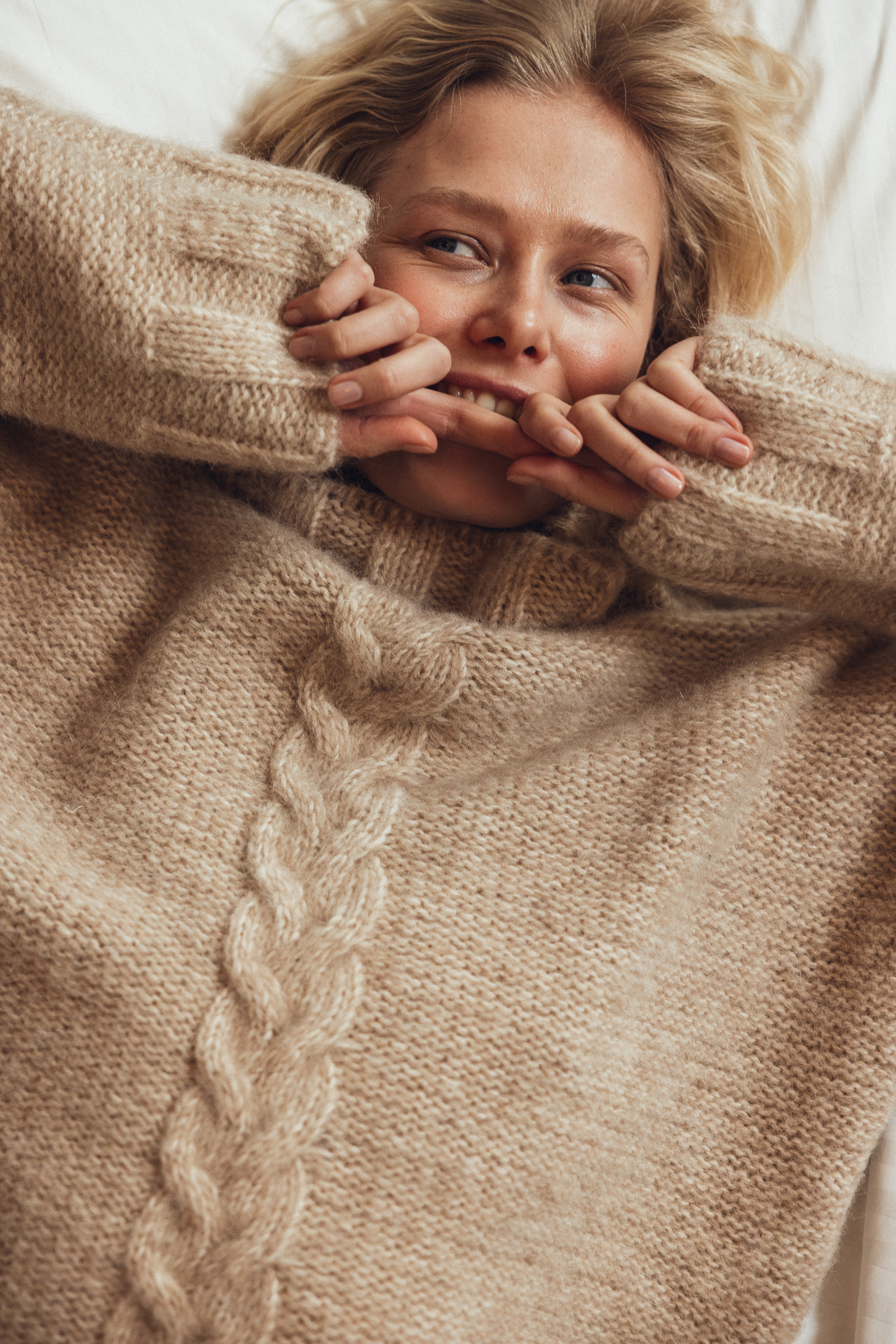 SOFT ATELIER golf z alpaki sand whisper